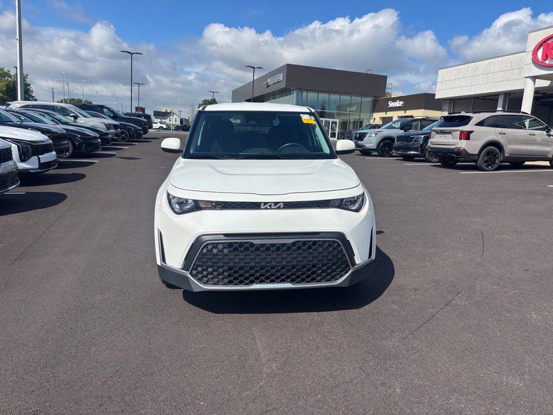 Certified 2024 Kia Soul LX FWD image 2