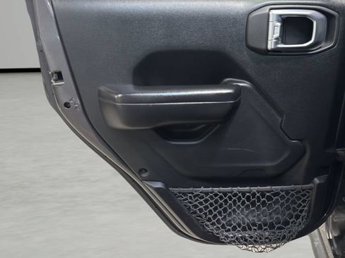 Used 2018 Jeep Wrangler Unlimited Rubicon w/ Dual Top Group AWD/4WD image 17