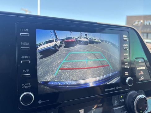 Used 2022 Toyota Highlander XLE AWD/4WD image 21