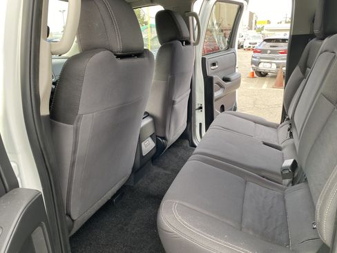 Used 2023 Nissan Frontier SV w/ Graphics Package RWD image 20