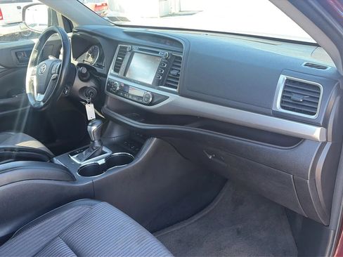 Used 2017 Toyota Highlander Plus image 31