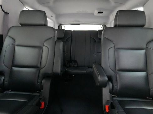 Used 2020 Chevrolet Suburban LT image 20