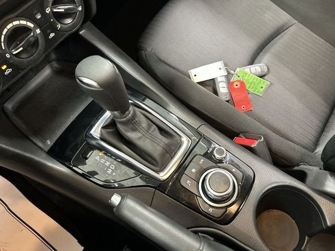 Used 2016 MAZDA MAZDA3 i Sport image 17