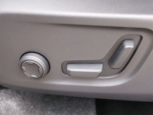 New 2026 Volvo XC40 B5 Ultra w/ Protection Package Premier image 16