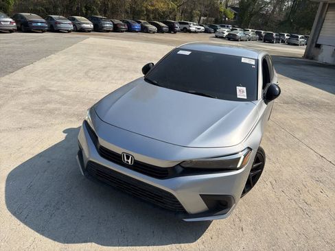 Used 2023 Honda Civic Sport image 3