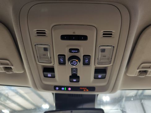 Used 2023 GMC Yukon XL Denali AWD/4WD image 13