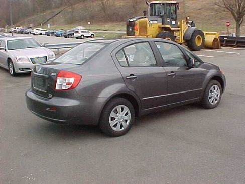 Used 2010 Suzuki SX4 LE FWD image 5