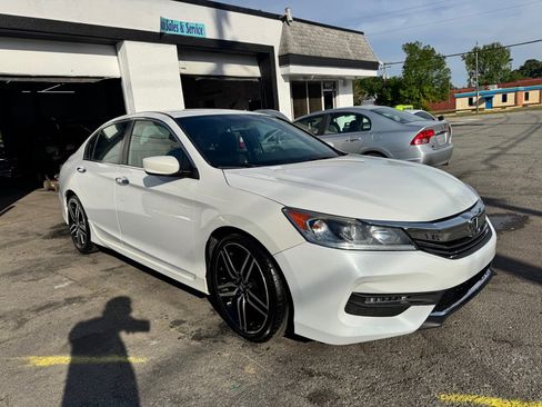 Used 2017 Honda Accord Sport image 2