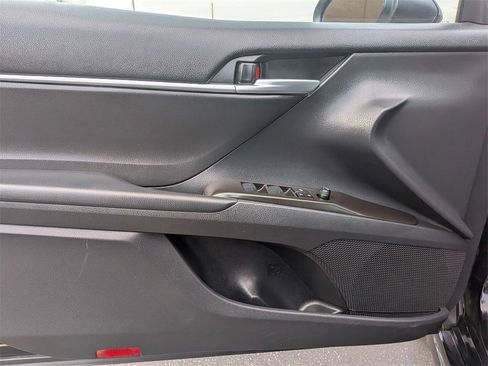 Used 2024 Toyota Camry SE image 11