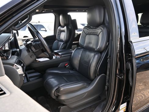 Used 2023 Lincoln Navigator Reserve AWD/4WD image 18