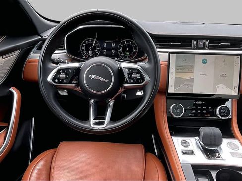 Used 2025 Jaguar F-PACE R-Dynamic S AWD/4WD image 5