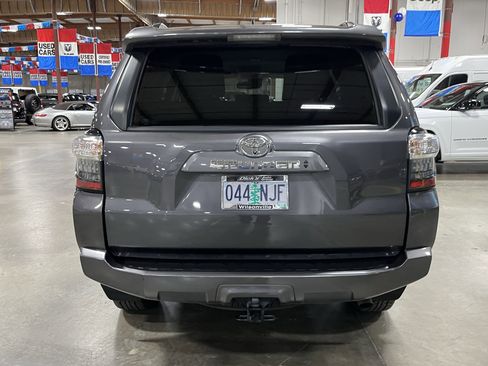 Used 2022 Toyota 4Runner SR5 Premium image 4