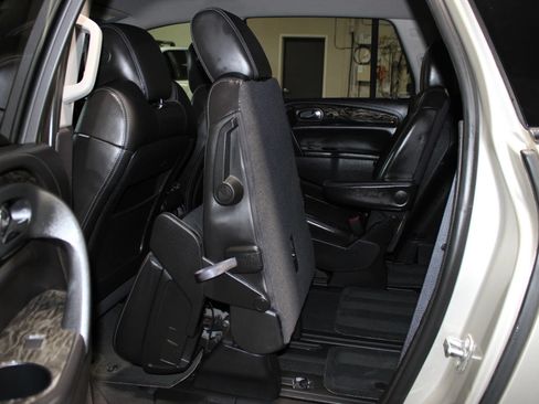 Used 2013 Buick Enclave Leather FWD image 25