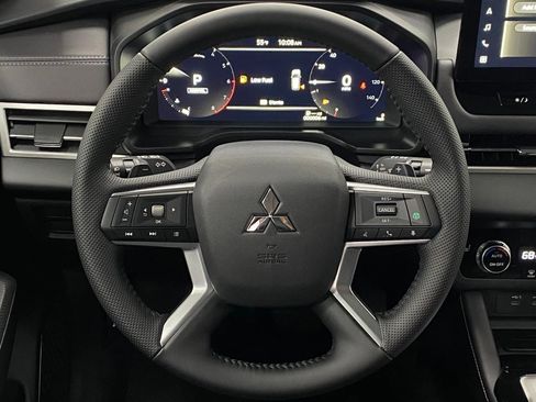 New 2025 Mitsubishi Outlander SE image 14