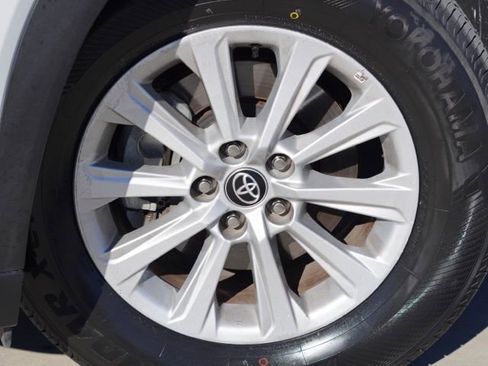 Certified 2024 Toyota Grand Highlander XLE image 9