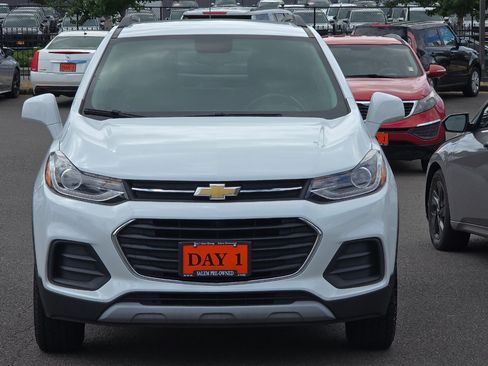 Used 2019 Chevrolet Trax LT w/ LT Convenience Package AWD/4WD image 11