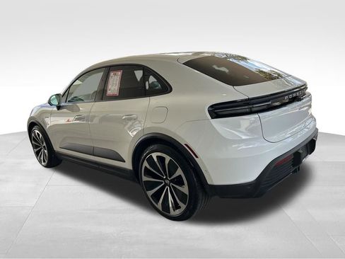 Used 2025 Porsche Macan Electric image 4
