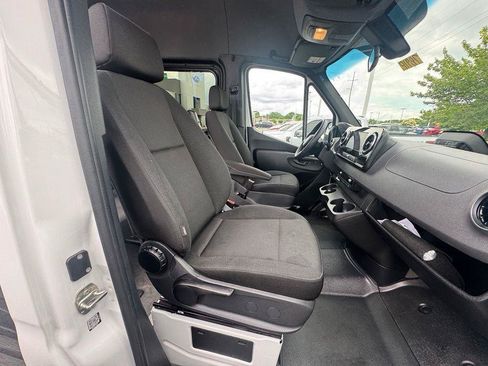 Used 2025 Mercedes-Benz Sprinter 2500 image 16