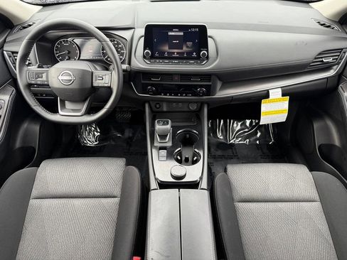 Used 2025 Nissan Rogue SV image 24