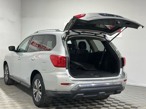 Used 2017 Nissan Pathfinder SV image 35