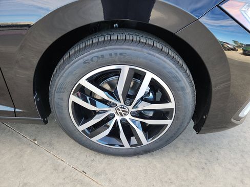 New 2026 Volkswagen Jetta SE image 9