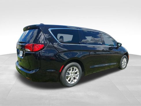New 2027 Chrysler Pacifica LX FWD image 8