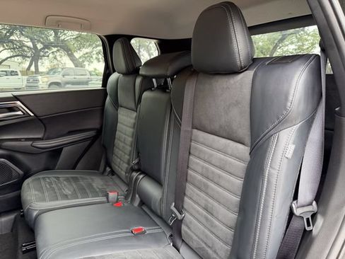 Used 2024 Mitsubishi Outlander SE FWD image 17