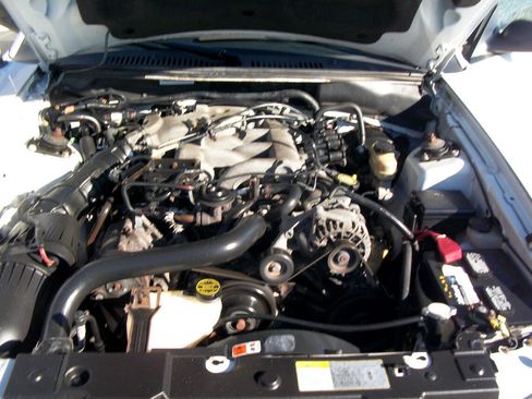 Used 2004 Ford Mustang Deluxe Convertible image 21