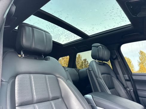 Used 2018 Land Rover Range Rover Sport HSE Dynamic image 17