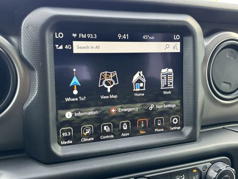 Used 2021 Jeep Gladiator Sport image 18