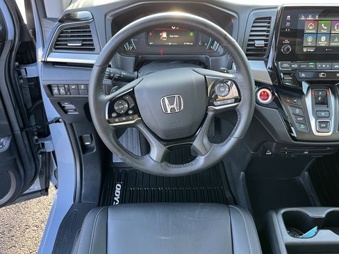 Used 2023 Honda Odyssey Touring image 14
