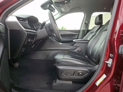 Used 2023 Jeep Grand Cherokee Limited w/ Black Appearance Package AWD/4WD image 15