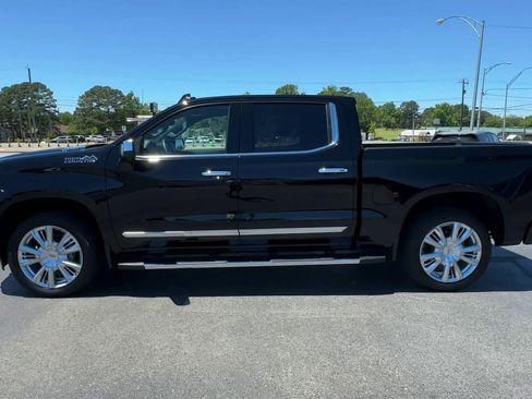 Used 2024 Chevrolet Silverado 1500 High Country w/ High Country Premium Package AWD/4WD image 5