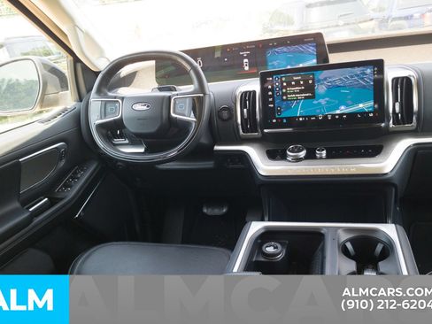 Used 2025 Ford Expedition Platinum AWD/4WD image 23