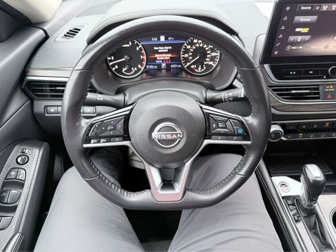 Used 2024 Nissan Altima 2.5 SV w/ SV Premium Package image 21