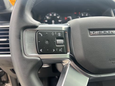 Certified 2025 Land Rover Discovery S AWD/4WD image 21