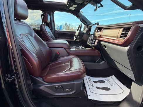 Used 2024 Ford Expedition Limited image 32