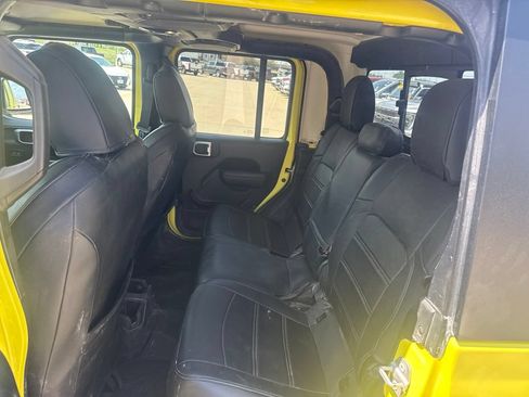 Used 2023 Jeep Gladiator Sport AWD/4WD image 8