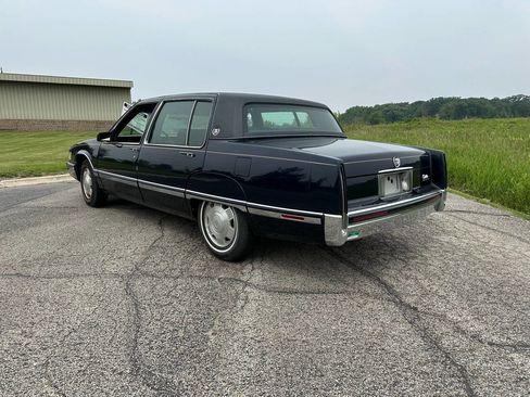 Used 1992 Cadillac Fleetwood Sedan image 4