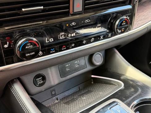 Used 2025 Nissan Rogue Platinum w/ Platinum Premium Package image 20