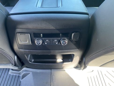 Used 2018 Chevrolet Tahoe LT w/ Luxury Package RWD image 20