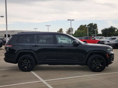 Used 2023 Jeep Grand Cherokee L Laredo AWD/4WD image 4