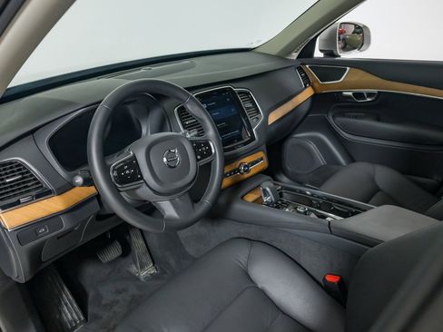 Used 2024 Volvo XC90 B5 Plus image 17