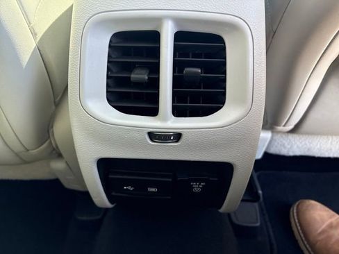 Used 2019 Jeep Cherokee Limited AWD/4WD image 24