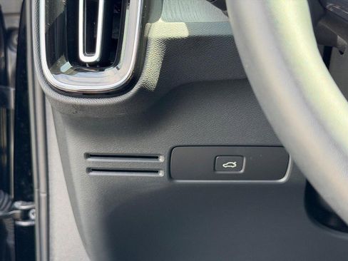 Certified 2023 Volvo XC40 B5 Plus w/ Climate Package AWD/4WD image 17