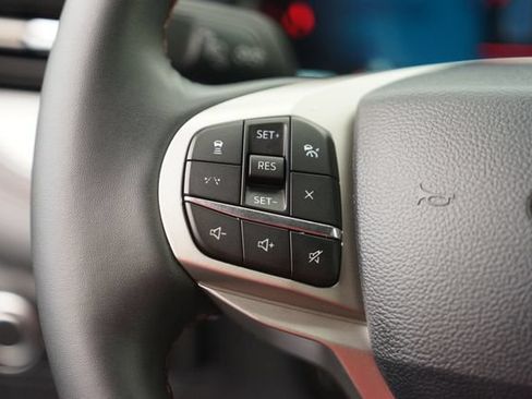 Used 2025 Ford Explorer Active RWD image 24