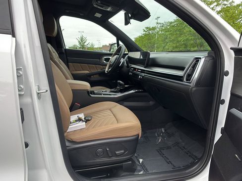 Used 2025 Kia Sorento SX Prestige w/ Olive Brown Leather Package AWD/4WD image 13