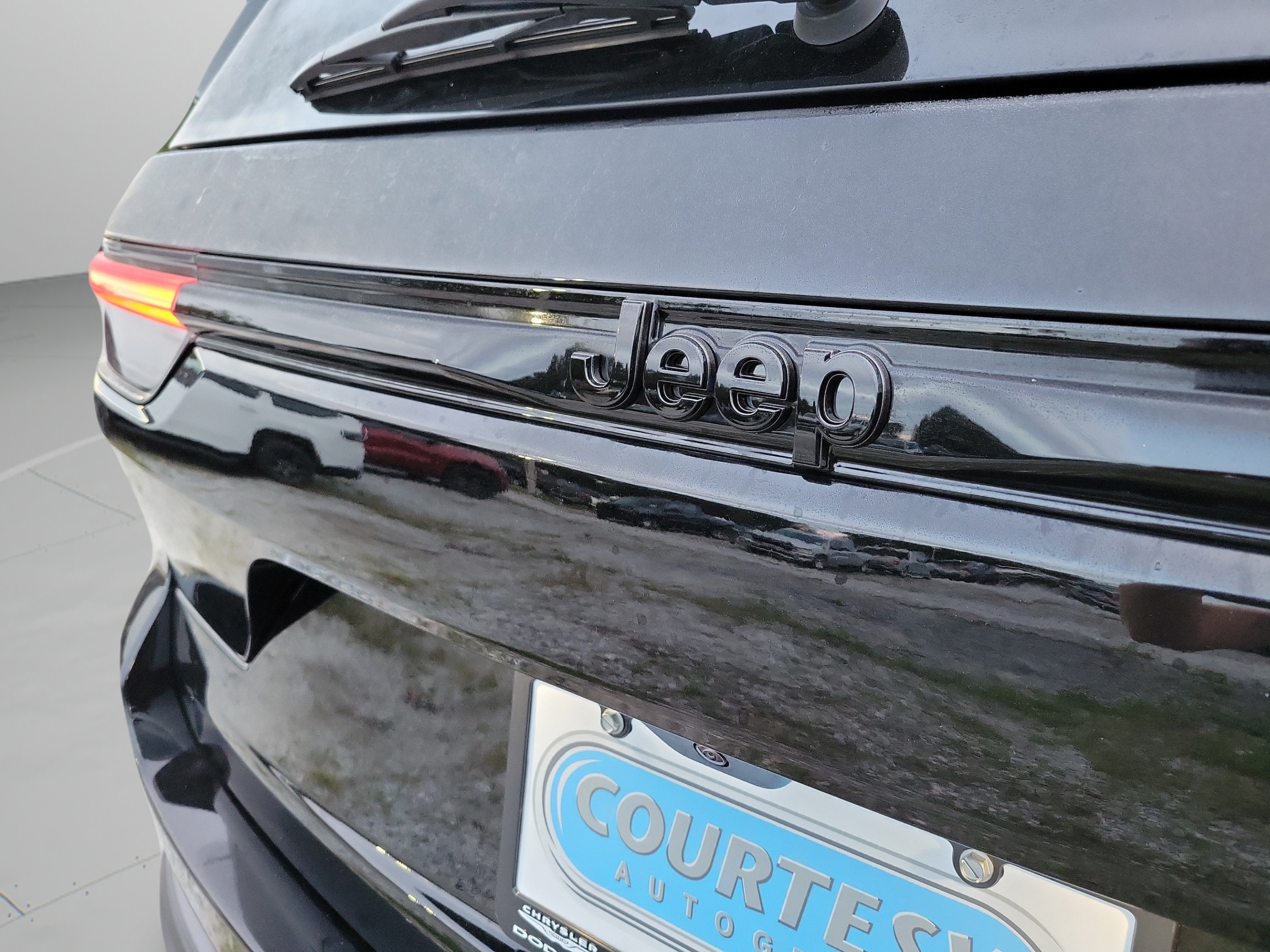 New 2027 Jeep Grand Cherokee Altitude RWD image 29
