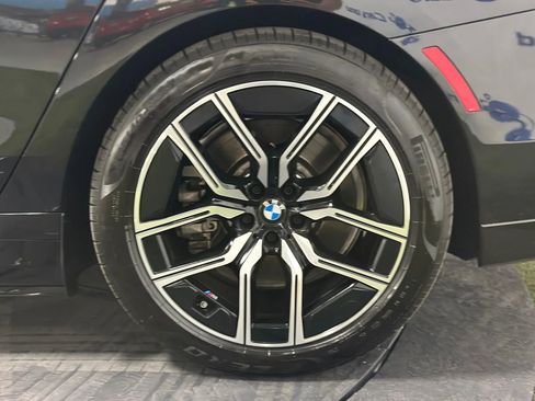 Used 2024 BMW i7 xDrive60 AWD/4WD image 12