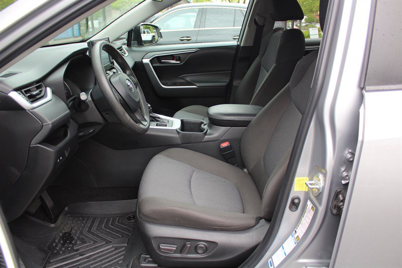 Used 2022 Toyota RAV4 XLE AWD/4WD image 16